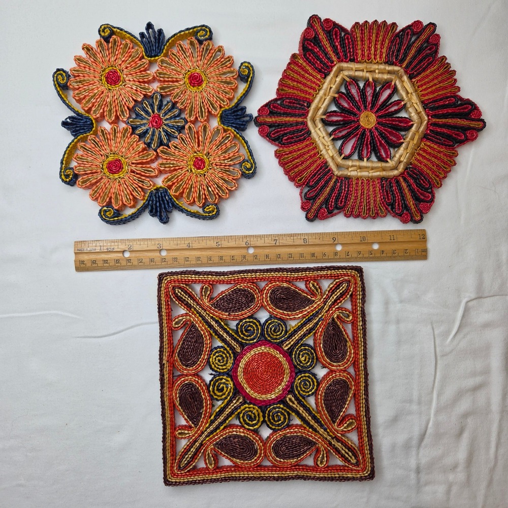 Vtg Style Woven Raffia Straw Trivets Set of 3 Boho Floral Paisley Hot Pads